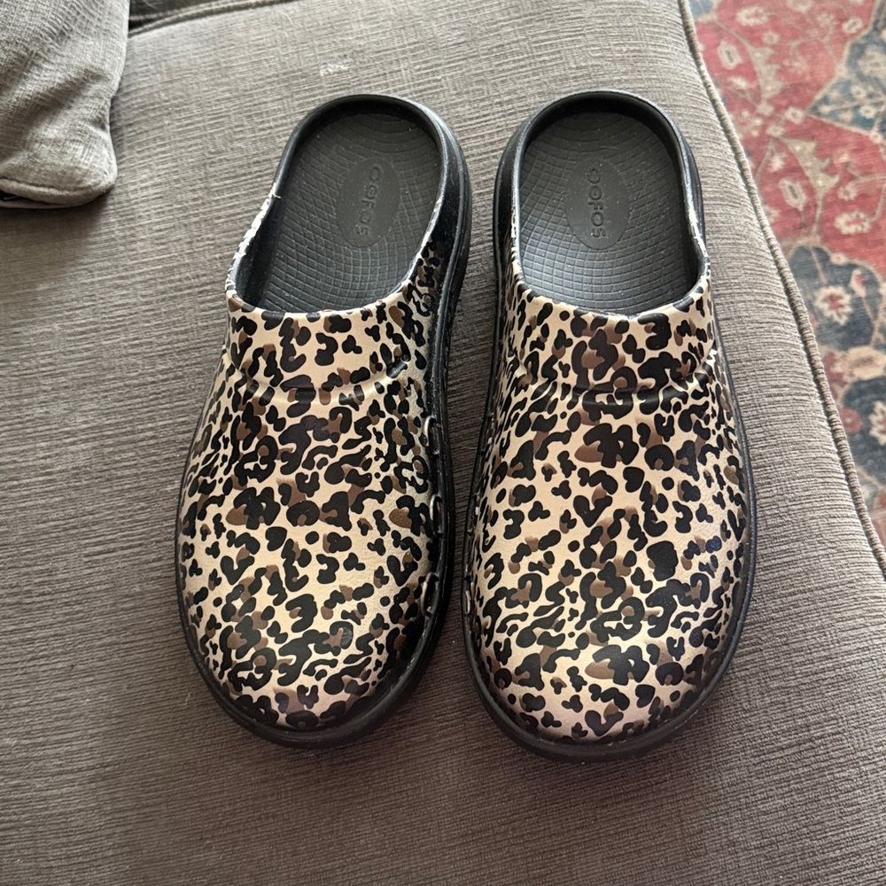 OOFOS Leopard Clog 41